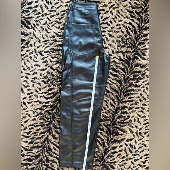 NWT Avec Les Filles Faux Leather Cargo Barrel Pants Size 8 - Picture 6 of 10